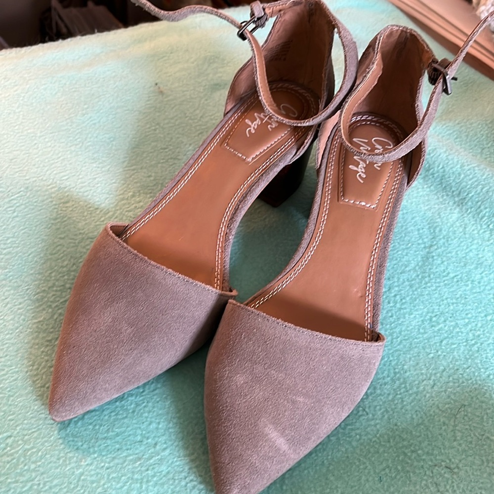 Crown vintage. Size 8. Suede with ankle straps. 2”.  Extremely comfortable!!